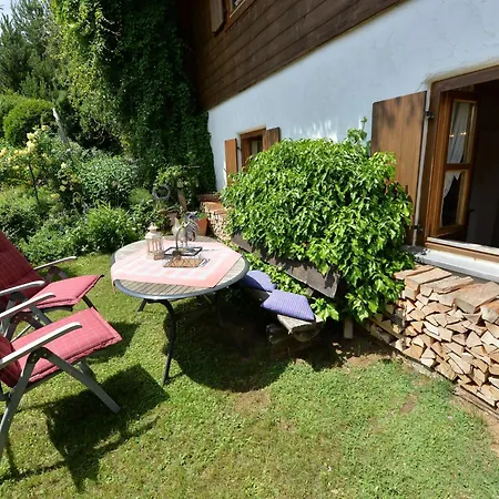 Апартаменты Flat In With Garden Байериш-Айзенштайн